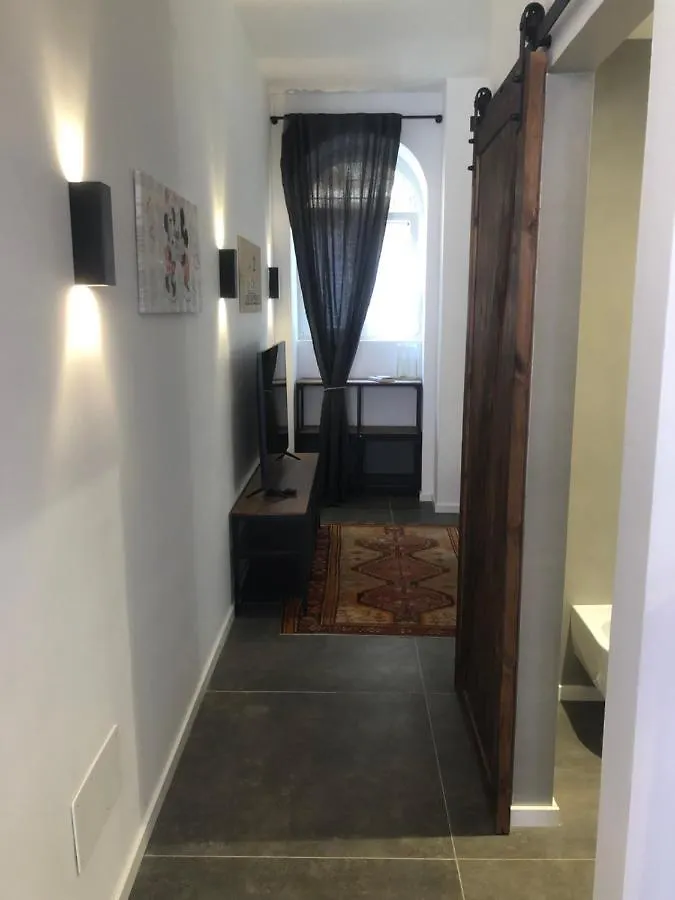 Home In Trast II Roma 0*,  Italia